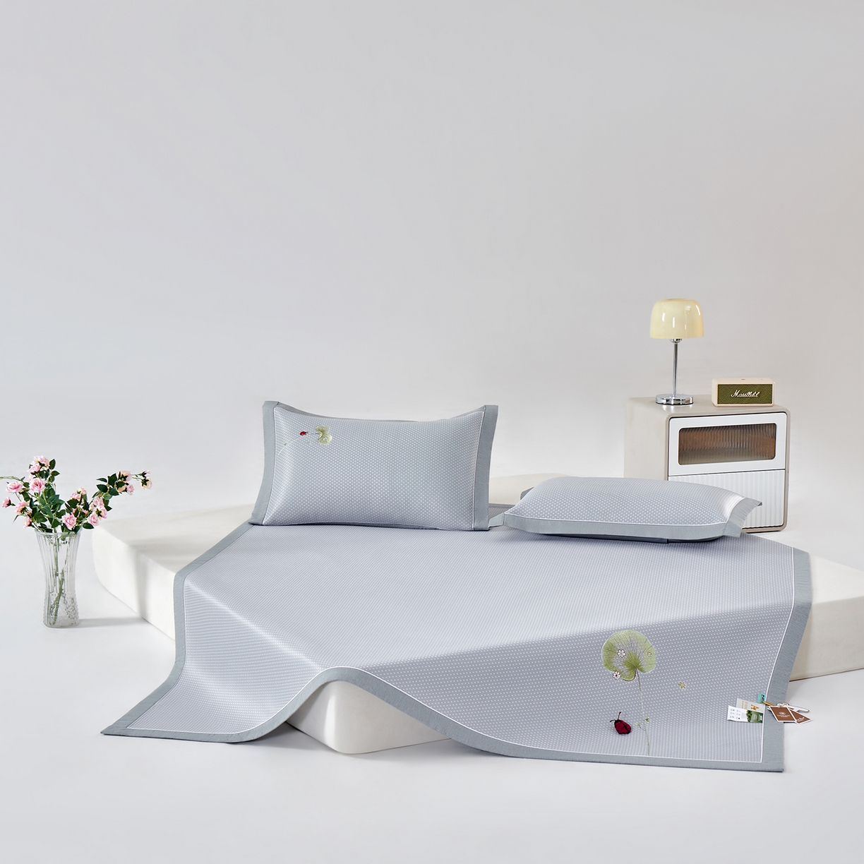 91家纺网 家纺一手货源 找家纺 小牛席业 2026新款满天星-夏日荷塘冰丝席凉席藤席草席竹席乳胶席凉感豆豆席 灰色