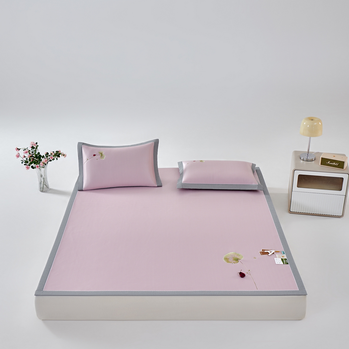 91家纺网 家纺一手货源 找家纺 小牛席业 2026新款满天星-夏日荷塘冰丝席凉席藤席草席竹席乳胶席凉感豆豆席 粉色