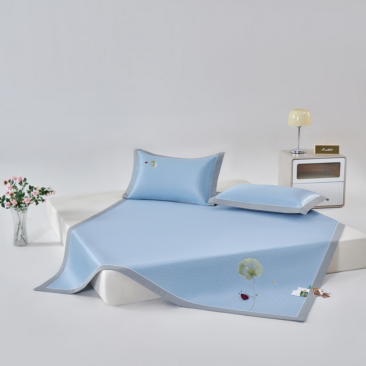 91家纺网 家纺一手货源 找家纺 小牛席业 2026新款满天星-夏日荷塘冰丝席凉席藤席草席竹席乳胶席凉感豆豆席 蓝色