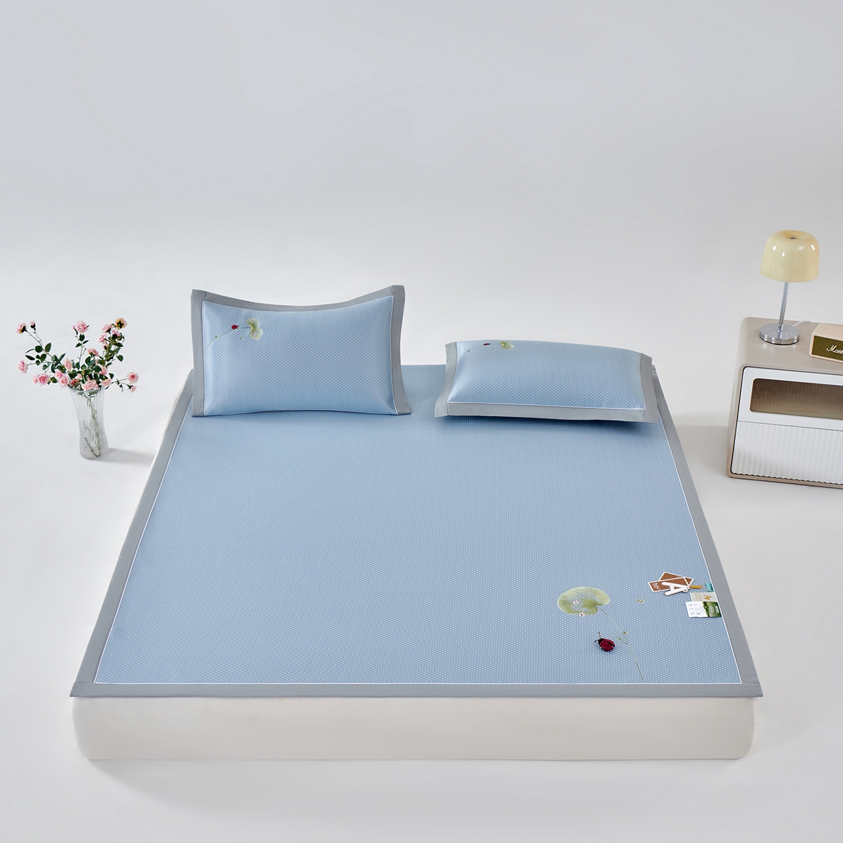 91家纺网 家纺一手货源 找家纺 小牛席业 2026新款满天星-夏日荷塘冰丝席凉席藤席草席竹席乳胶席凉感豆豆席 蓝色