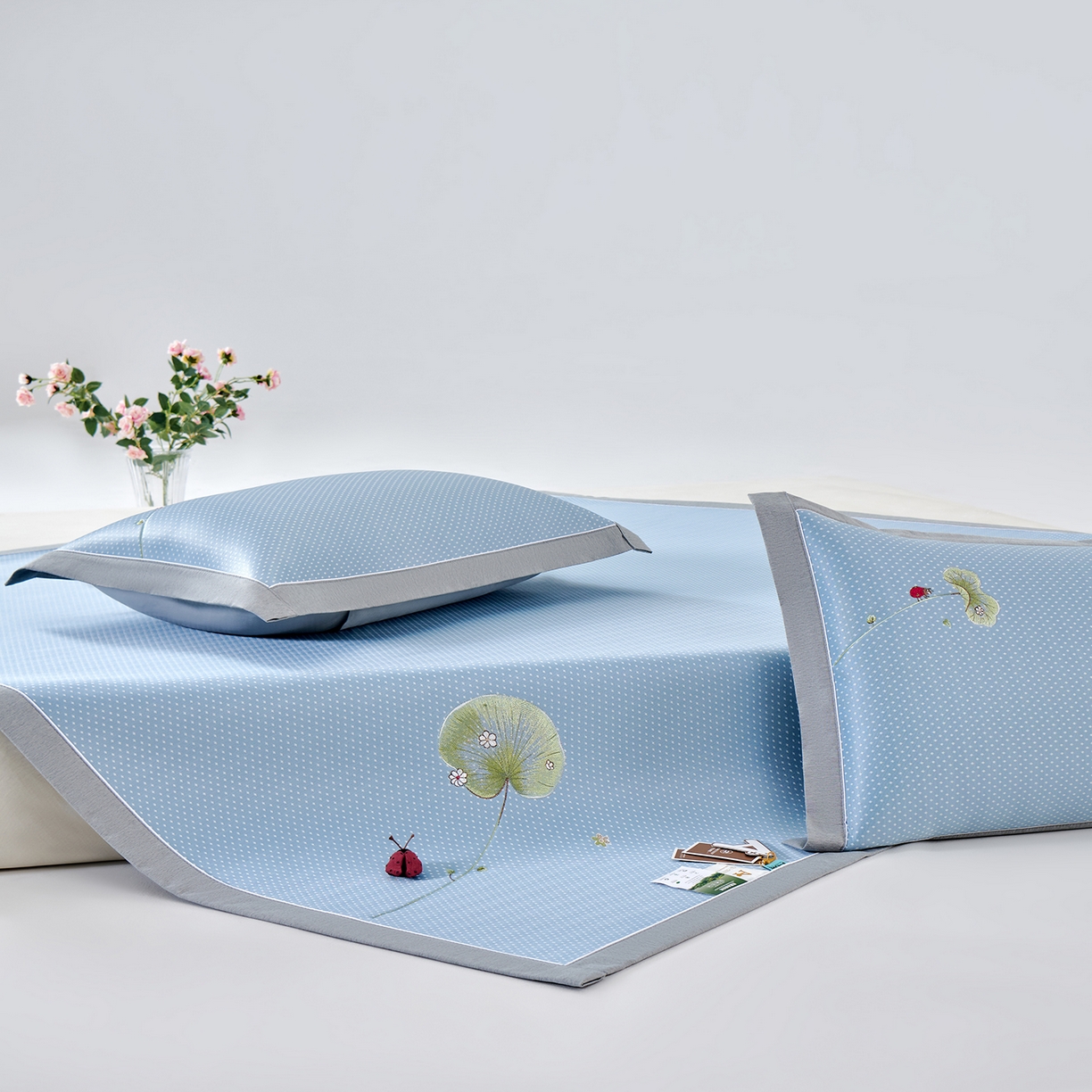 91家纺网 家纺一手货源 找家纺 小牛席业 2026新款满天星-夏日荷塘冰丝席凉席藤席草席竹席乳胶席凉感豆豆席 蓝色