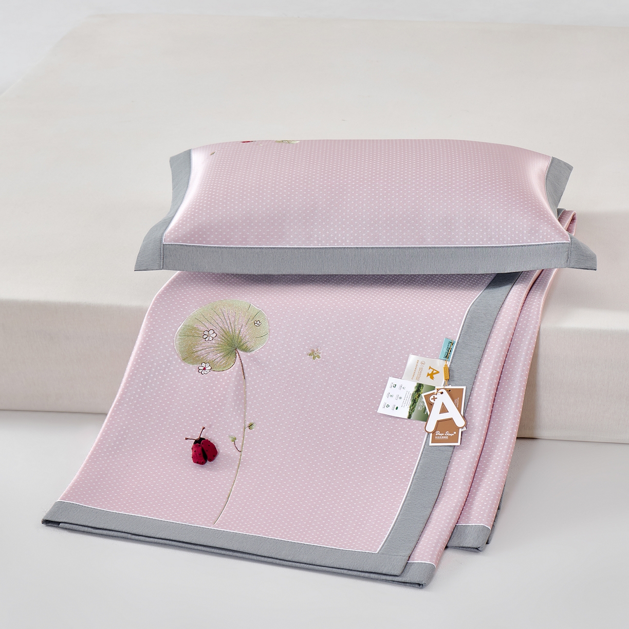 91家纺网 家纺一手货源 找家纺 小牛席业 2026新款满天星-夏日荷塘冰丝席凉席藤席草席竹席乳胶席凉感豆豆席 粉色