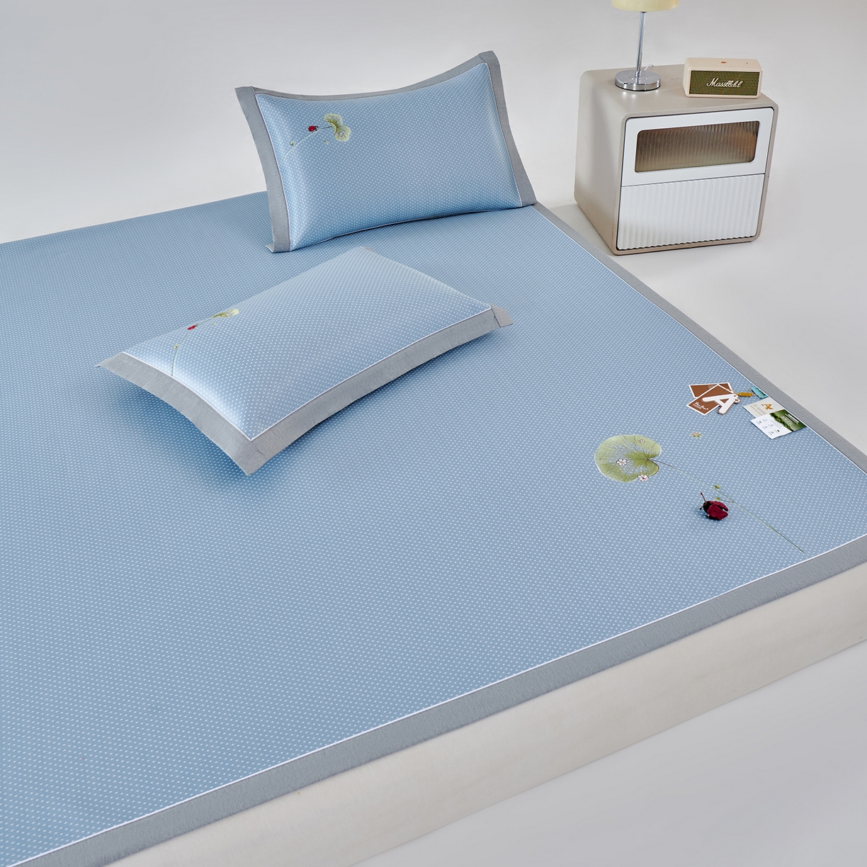 91家纺网 家纺一手货源 找家纺 小牛席业 2026新款满天星-夏日荷塘冰丝席凉席藤席草席竹席乳胶席凉感豆豆席 蓝色