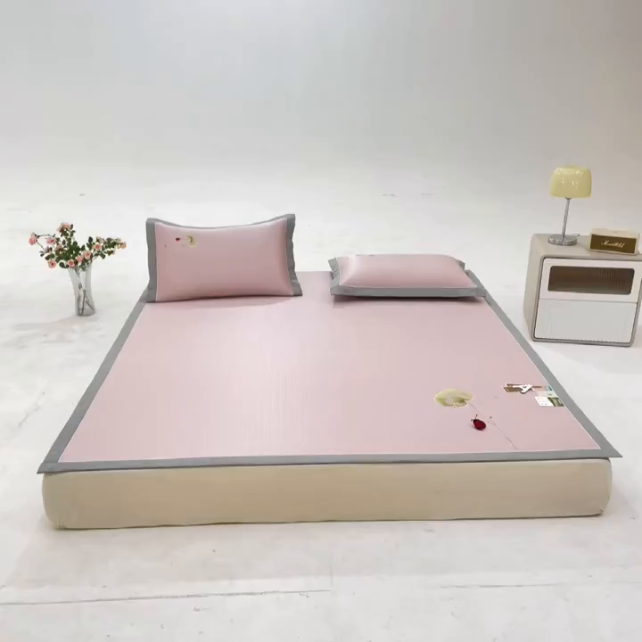 91家纺网 家纺一手货源 找家纺 小牛席业 2026新款满天星-夏日荷塘冰丝席凉席藤席草席竹席乳胶席凉感豆豆席 粉色