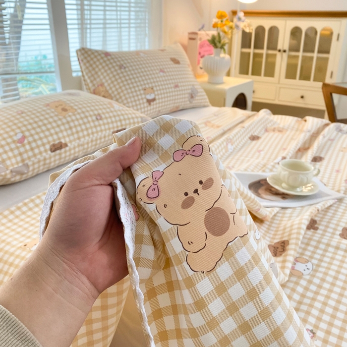 91家纺网 家纺一手货源 找家纺 首爱家纺2025新款花边款老粗布床单小熊宝宝