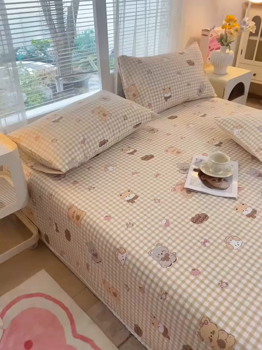 91家纺网 家纺一手货源 找家纺 首爱家纺2025新款花边款老粗布床单小熊宝宝