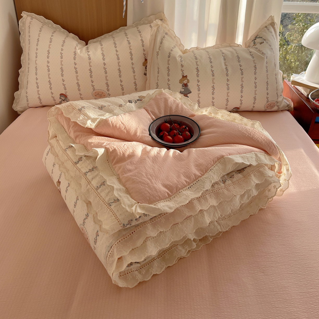 91家纺网 家纺一手货源 找家纺 梵克保罗 2026春夏新款全棉纯棉花边皱皱纱单夏被夏凉被空调被夏被四件套 洛丽条