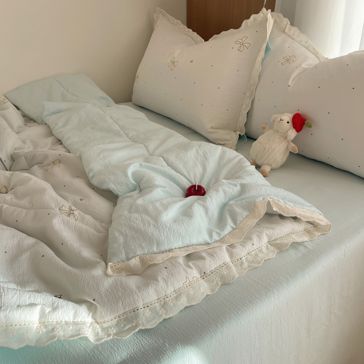 91家纺网 家纺一手货源 找家纺 梵克保罗 2026春夏新款全棉纯棉花边皱皱纱单夏被夏凉被空调被夏被四件套 波点结心