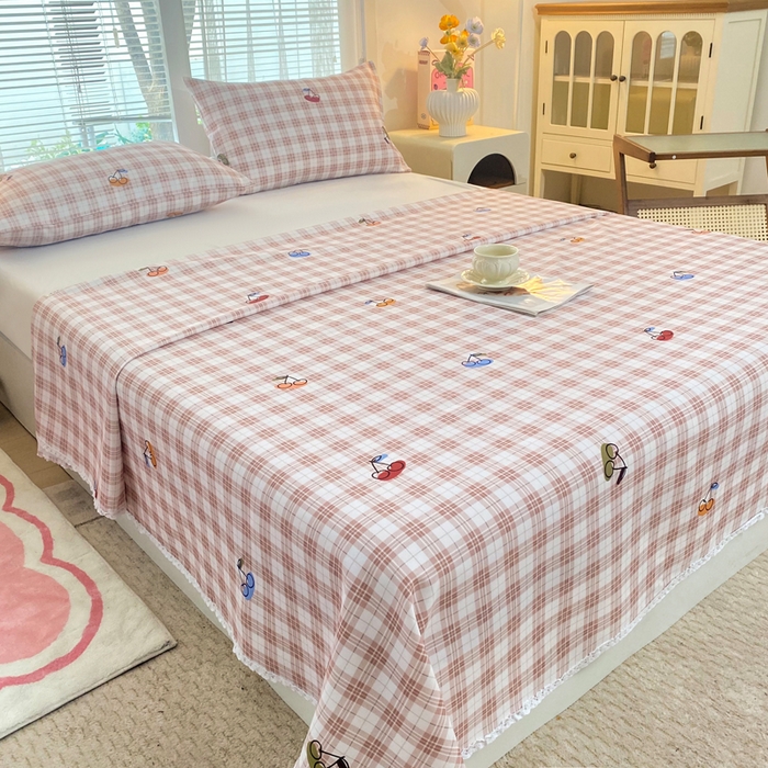 91家纺网 家纺一手货源 找家纺 棉乐町2025新款花边款老粗布床单甜樱小格