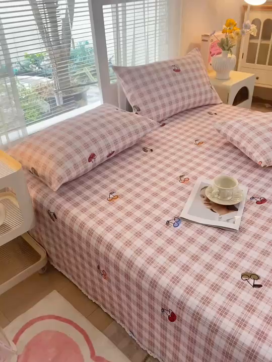 91家纺网 家纺一手货源 找家纺 棉乐町2025新款花边款老粗布床单甜樱小格