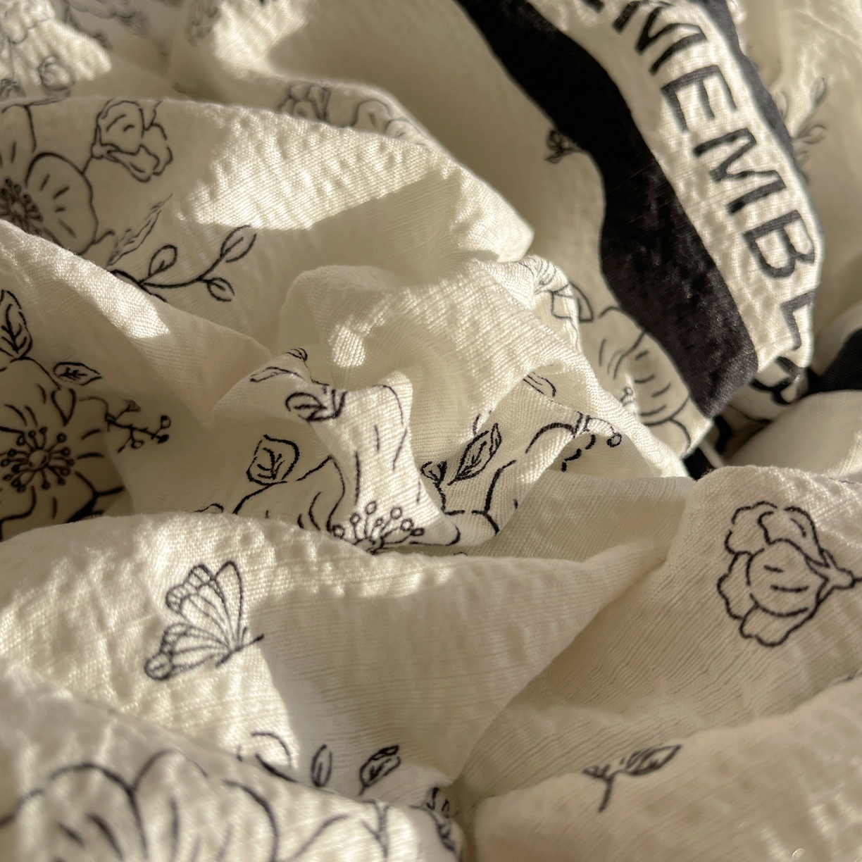 91家纺网 家纺一手货源 找家纺 梵克保罗 2026春夏新款全棉纯棉花边皱皱纱单夏被夏凉被空调被夏被四件套 墨序花