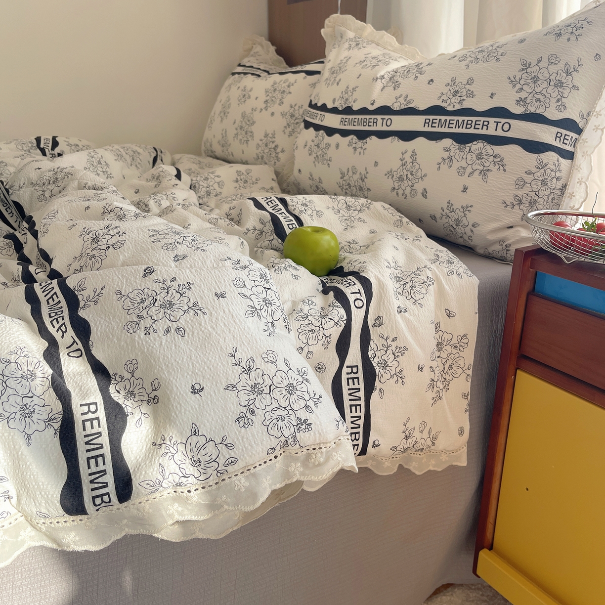 91家纺网 家纺一手货源 找家纺 梵克保罗 2026春夏新款全棉纯棉花边皱皱纱单夏被夏凉被空调被夏被四件套 墨序花