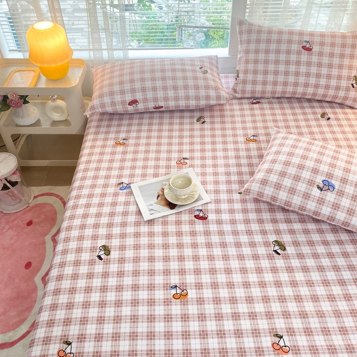 91家纺网 家纺一手货源 找家纺 金泰莱2025新款花边款老粗布床单甜樱小格