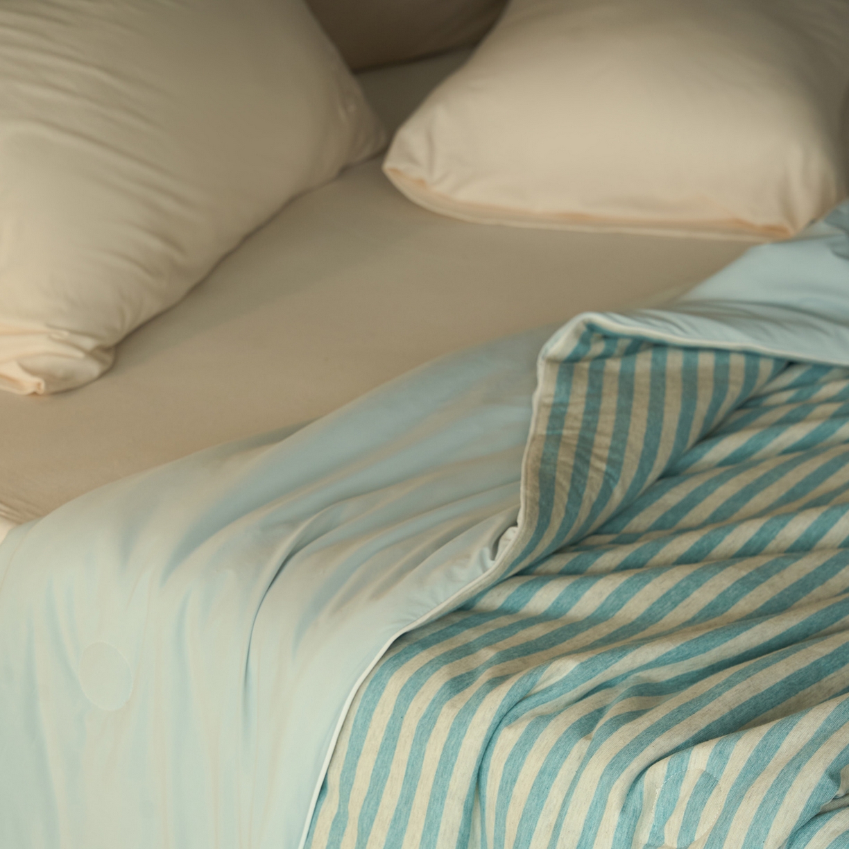 91家纺网 家纺一手货源 找家纺 华超针织 2026新款全棉针织拼锦氨凉感夏被空调被夏凉被 纯棉拼凉感 水蓝