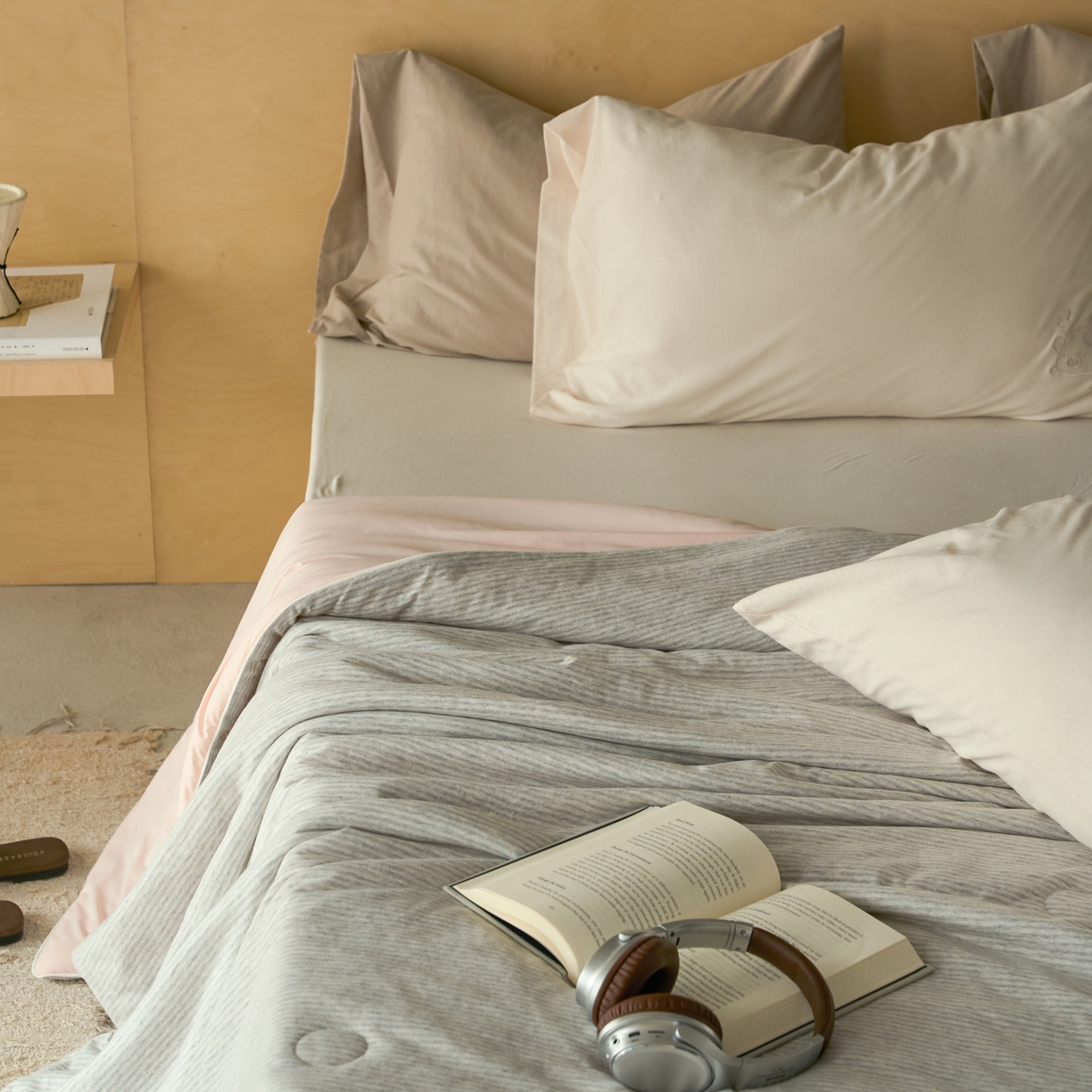 91家纺网 家纺一手货源 找家纺 华超针织 2026新款全棉针织拼锦氨凉感夏被空调被夏凉被 纯棉拼凉感 粉灰