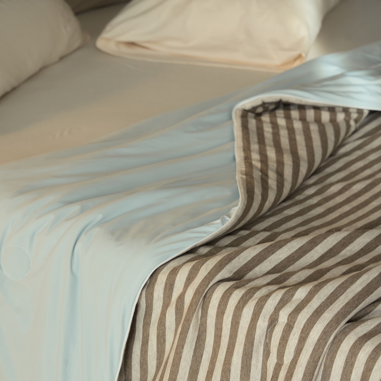 91家纺网 家纺一手货源 找家纺 华超针织 2026新款全棉针织拼锦氨凉感夏被空调被夏凉被 纯棉拼凉感 中咖