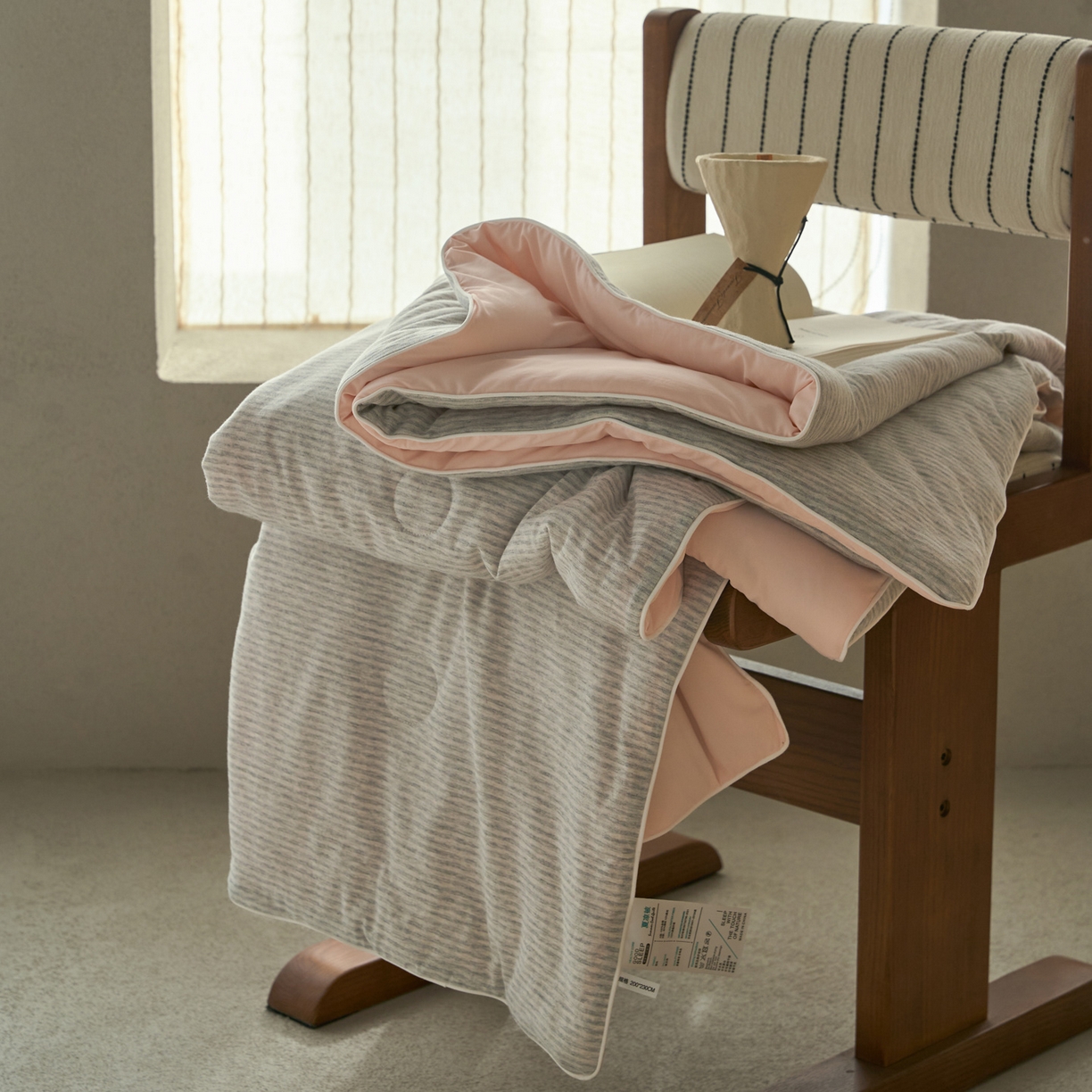 91家纺网 家纺一手货源 找家纺 华超针织 2026新款全棉针织拼锦氨凉感夏被空调被夏凉被 纯棉拼凉感 粉灰