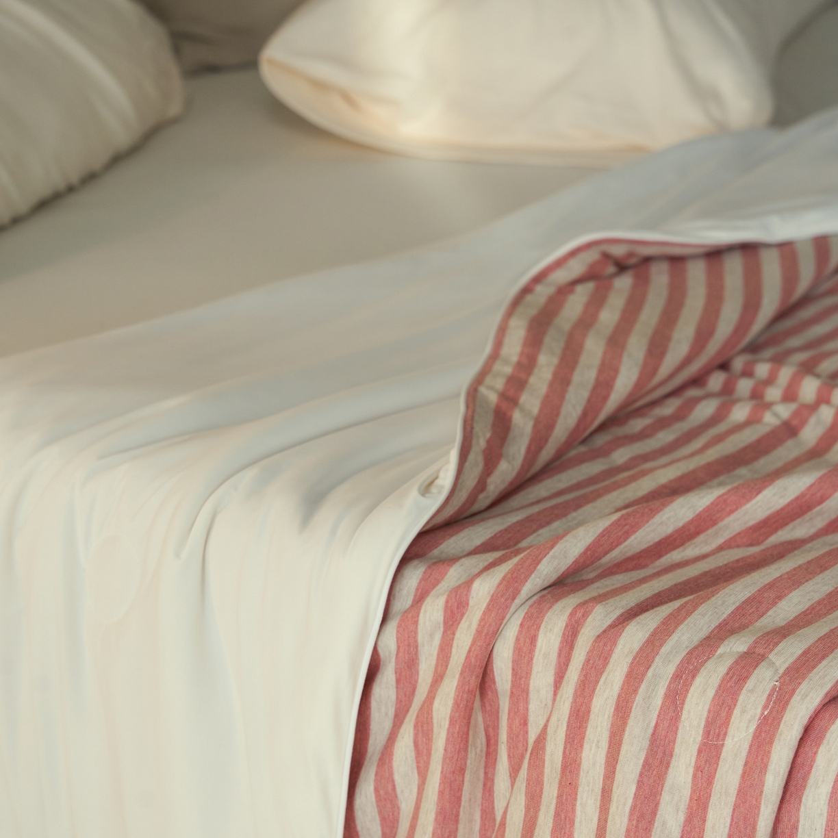 91家纺网 家纺一手货源 找家纺 华超针织 2026新款全棉针织拼锦氨凉感夏被空调被夏凉被 纯棉拼凉感 棕红