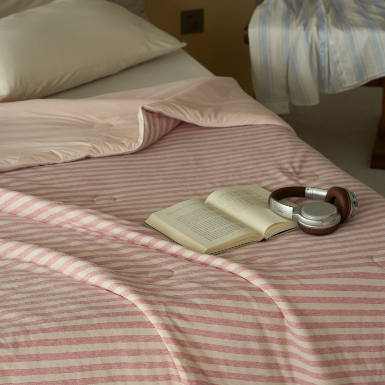 91家纺网 家纺一手货源 找家纺 华超针织 2026新款全棉针织拼锦氨凉感夏被空调被夏凉被 纯棉拼凉感 红米