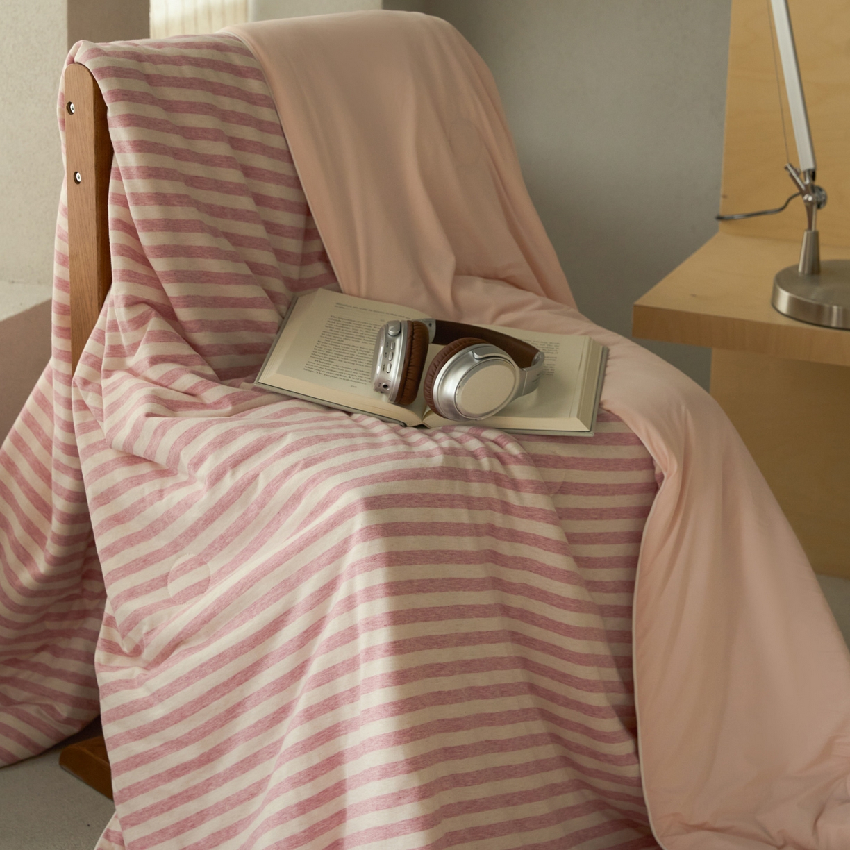 91家纺网 家纺一手货源 找家纺 华超针织 2026新款全棉针织拼锦氨凉感夏被空调被夏凉被 纯棉拼凉感 红米