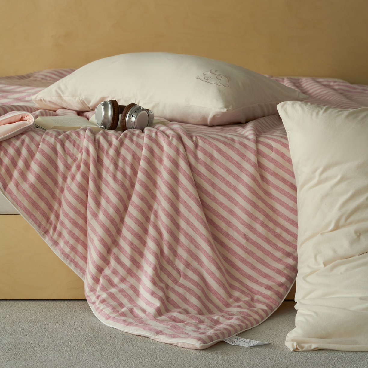 91家纺网 家纺一手货源 找家纺 华超针织 2026新款全棉针织拼锦氨凉感夏被空调被夏凉被 纯棉拼凉感 红米