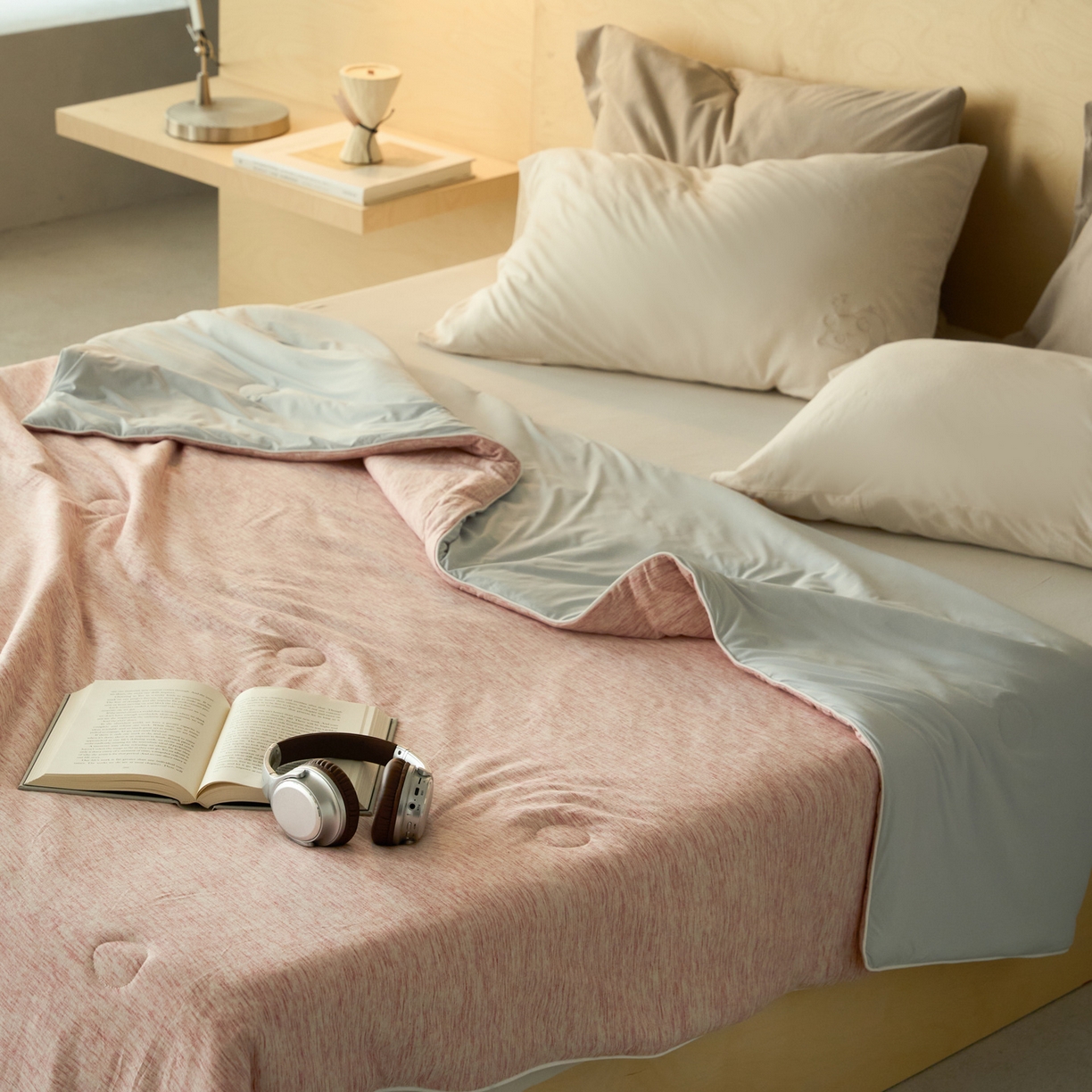 91家纺网 家纺一手货源 找家纺 华超针织 2026新款全棉针织拼锦氨凉感夏被空调被夏凉被 纯棉拼凉感 段彩玉粉