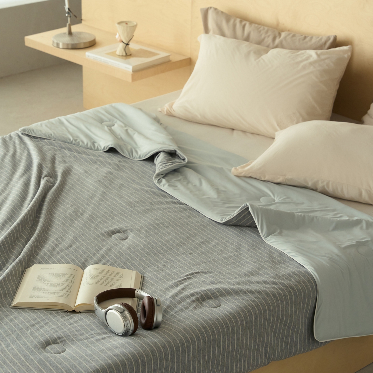 91家纺网 家纺一手货源 找家纺 华超针织 2026新款全棉针织拼锦氨凉感夏被空调被夏凉被 纯棉拼凉感 麻灰细条