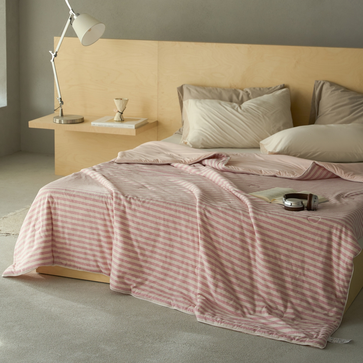 91家纺网 家纺一手货源 找家纺 华超针织 2026新款全棉针织拼锦氨凉感夏被空调被夏凉被 纯棉拼凉感 红米