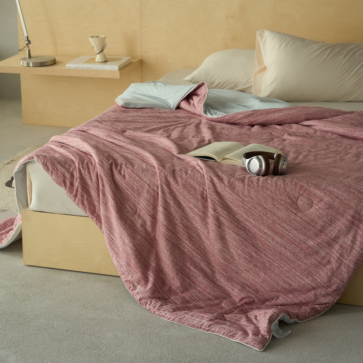 91家纺网 家纺一手货源 找家纺 华超针织 2026新款全棉针织拼锦氨凉感夏被空调被夏凉被 纯棉拼凉感 段彩豆沙