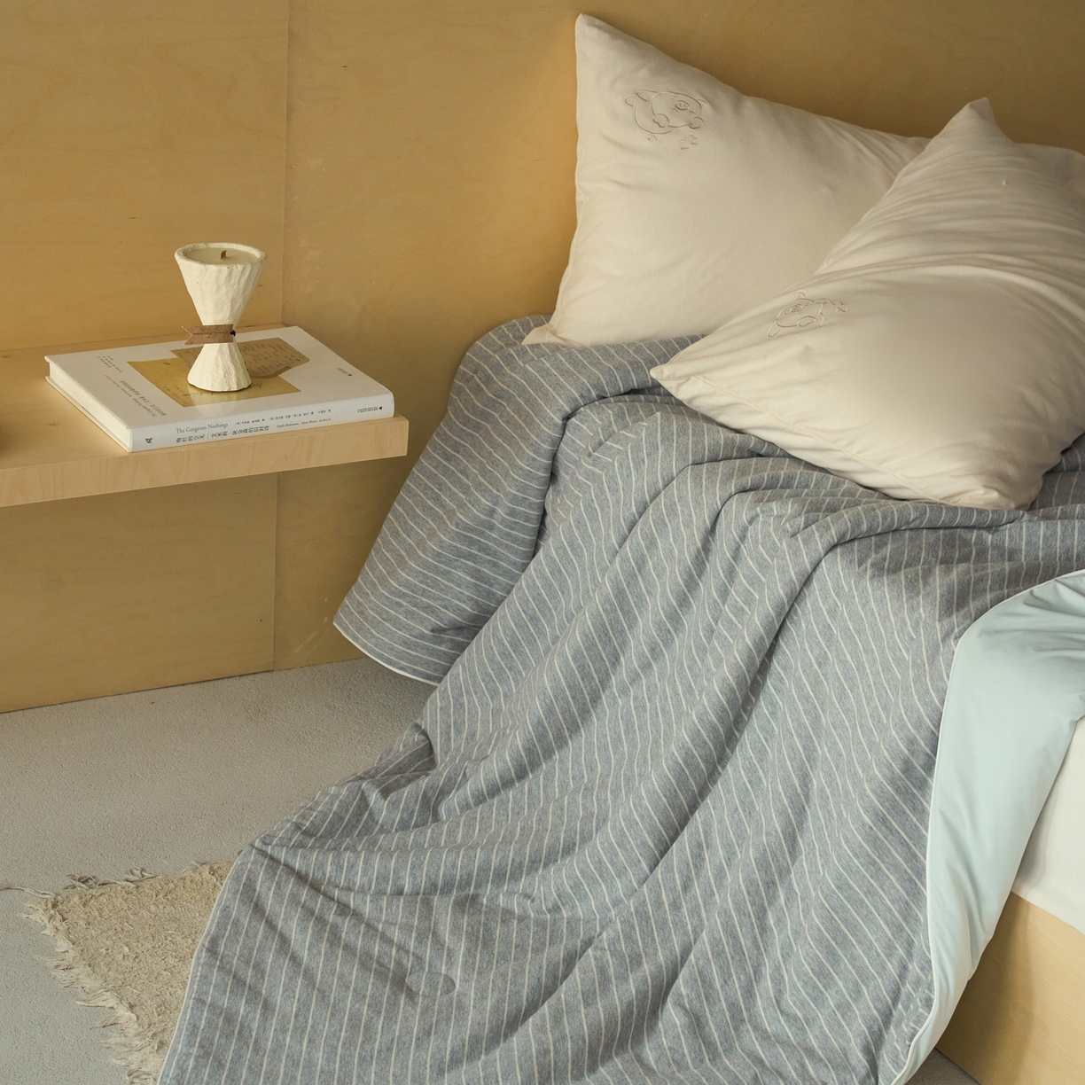 91家纺网 家纺一手货源 找家纺 华超针织 2026新款全棉针织拼锦氨凉感夏被空调被夏凉被 纯棉拼凉感 麻灰细条