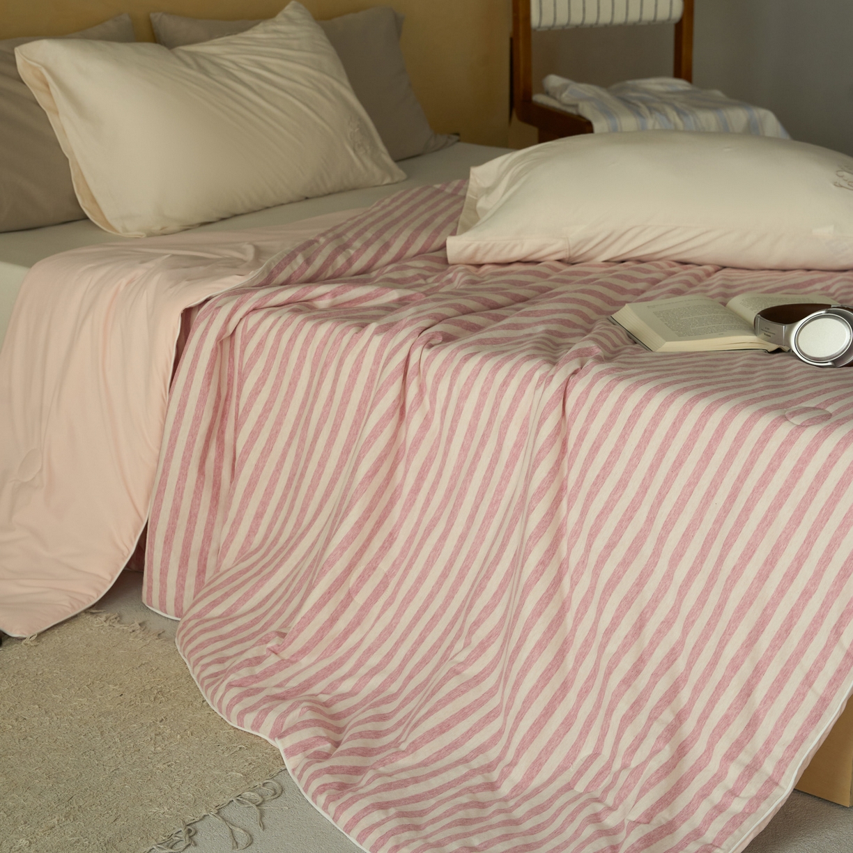 91家纺网 家纺一手货源 找家纺 华超针织 2026新款全棉针织拼锦氨凉感夏被空调被夏凉被 纯棉拼凉感 红米