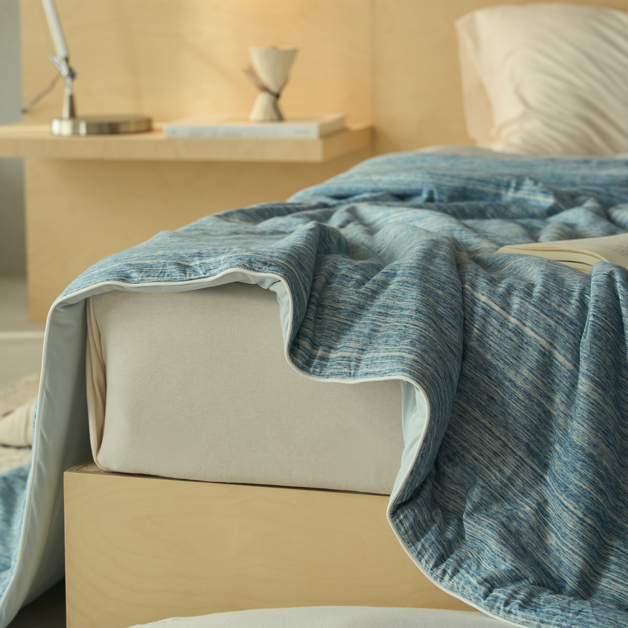 91家纺网 家纺一手货源 找家纺 华超针织 2026新款全棉针织拼锦氨凉感夏被空调被夏凉被 纯棉拼凉感 段彩雾兰