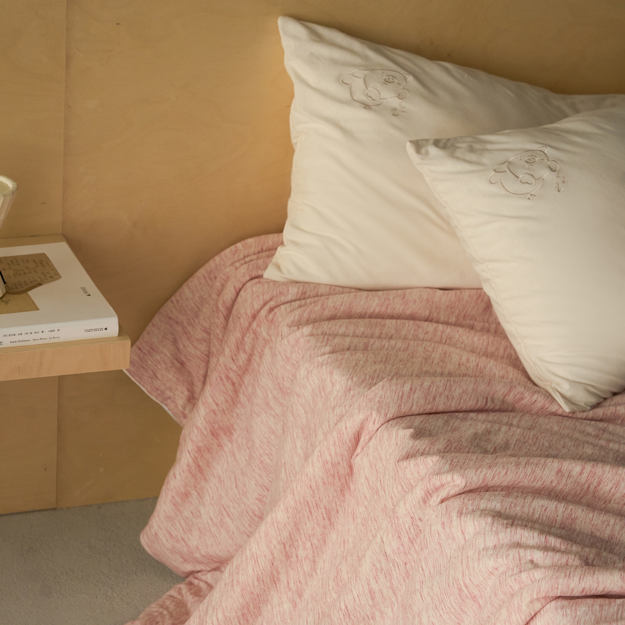 91家纺网 家纺一手货源 找家纺 华超针织 2026新款全棉针织拼锦氨凉感夏被空调被夏凉被 纯棉拼凉感 段彩玉粉