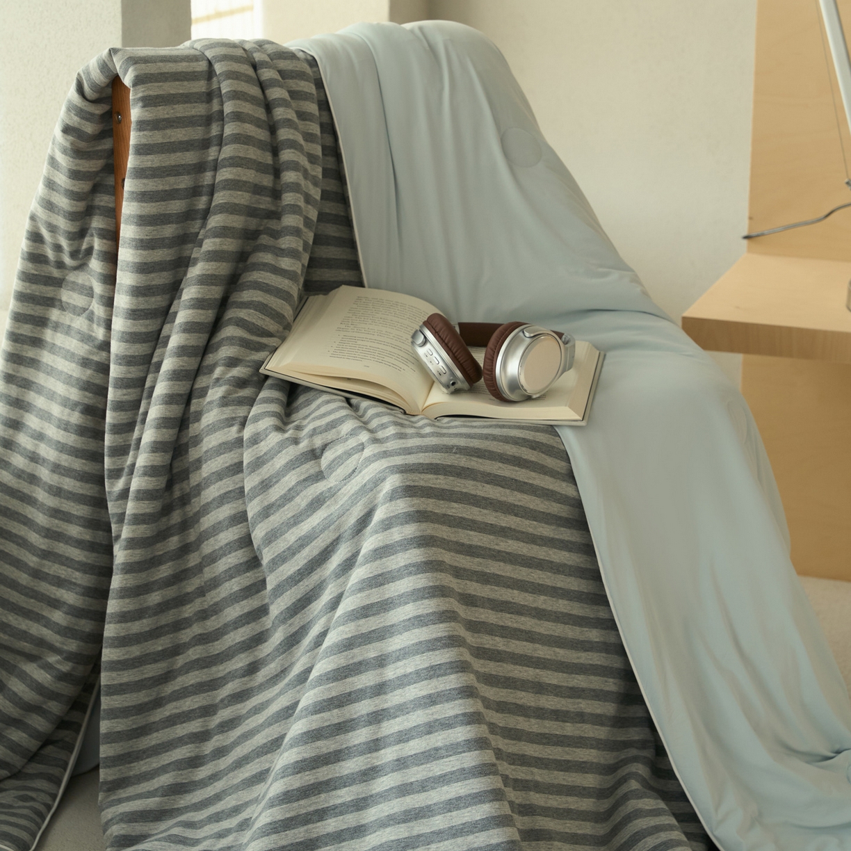 91家纺网 家纺一手货源 找家纺 华超针织 2026新款全棉针织拼锦氨凉感夏被空调被夏凉被 纯棉拼凉感 雅灰