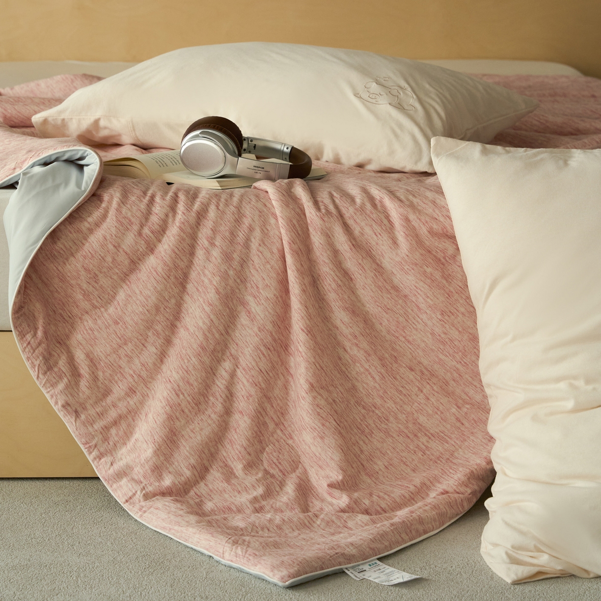 91家纺网 家纺一手货源 找家纺 华超针织 2026新款全棉针织拼锦氨凉感夏被空调被夏凉被 纯棉拼凉感 段彩玉粉