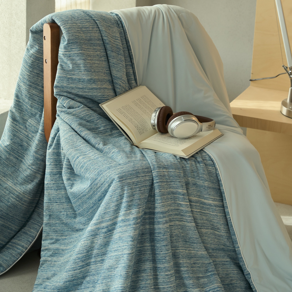 91家纺网 家纺一手货源 找家纺 华超针织 2026新款全棉针织拼锦氨凉感夏被空调被夏凉被 纯棉拼凉感 段彩雾兰