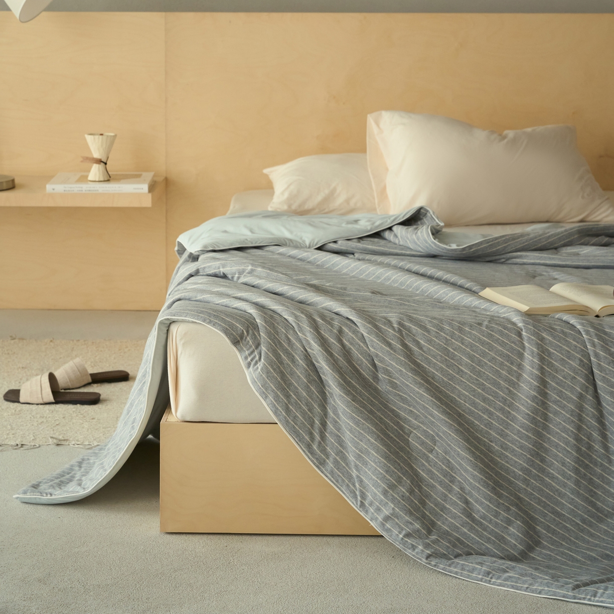 91家纺网 家纺一手货源 找家纺 华超针织 2026新款全棉针织拼锦氨凉感夏被空调被夏凉被 纯棉拼凉感 麻灰细条