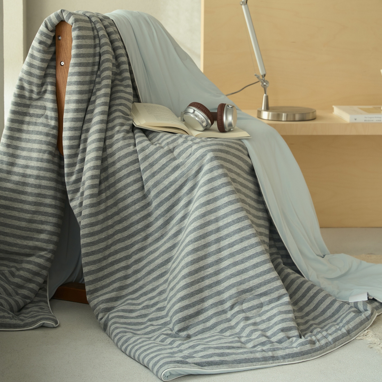 91家纺网 家纺一手货源 找家纺 华超针织 2026新款全棉针织拼锦氨凉感夏被空调被夏凉被 纯棉拼凉感 雅灰