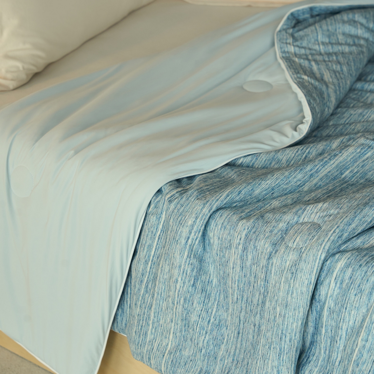 91家纺网 家纺一手货源 找家纺 华超针织 2026新款全棉针织拼锦氨凉感夏被空调被夏凉被 纯棉拼凉感 段彩雾兰