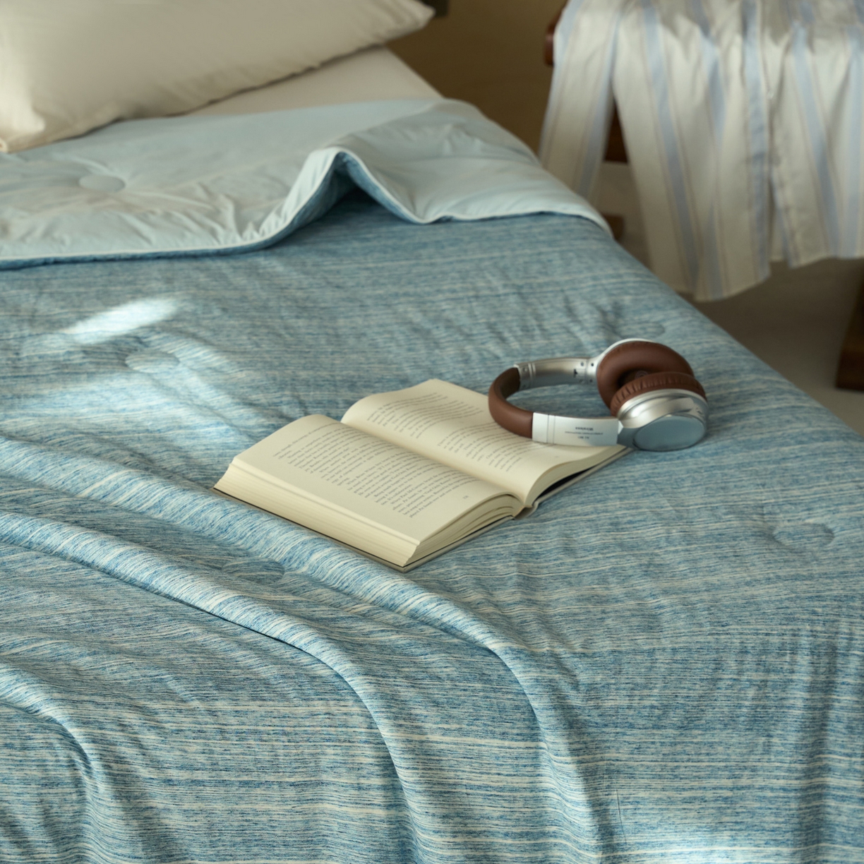 91家纺网 家纺一手货源 找家纺 华超针织 2026新款全棉针织拼锦氨凉感夏被空调被夏凉被 纯棉拼凉感 段彩雾兰