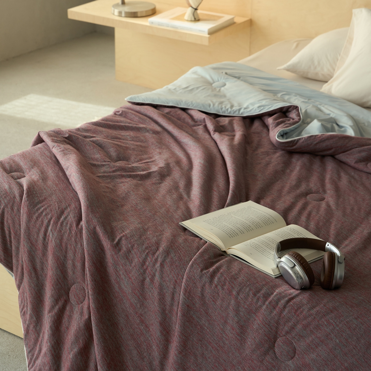 91家纺网 家纺一手货源 找家纺 华超针织 2026新款全棉针织拼锦氨凉感夏被空调被夏凉被 纯棉拼凉感 段彩砖红