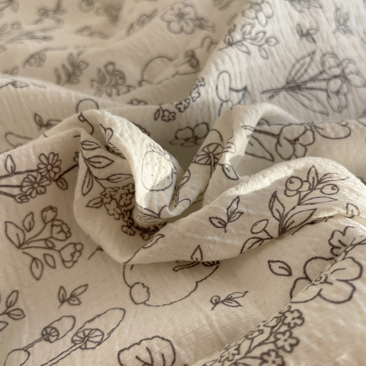 91家纺网 家纺一手货源 找家纺 梵克保罗 2026春夏新款全棉纯棉花边皱皱纱单夏被夏凉被空调被夏被四件套 草木灰序