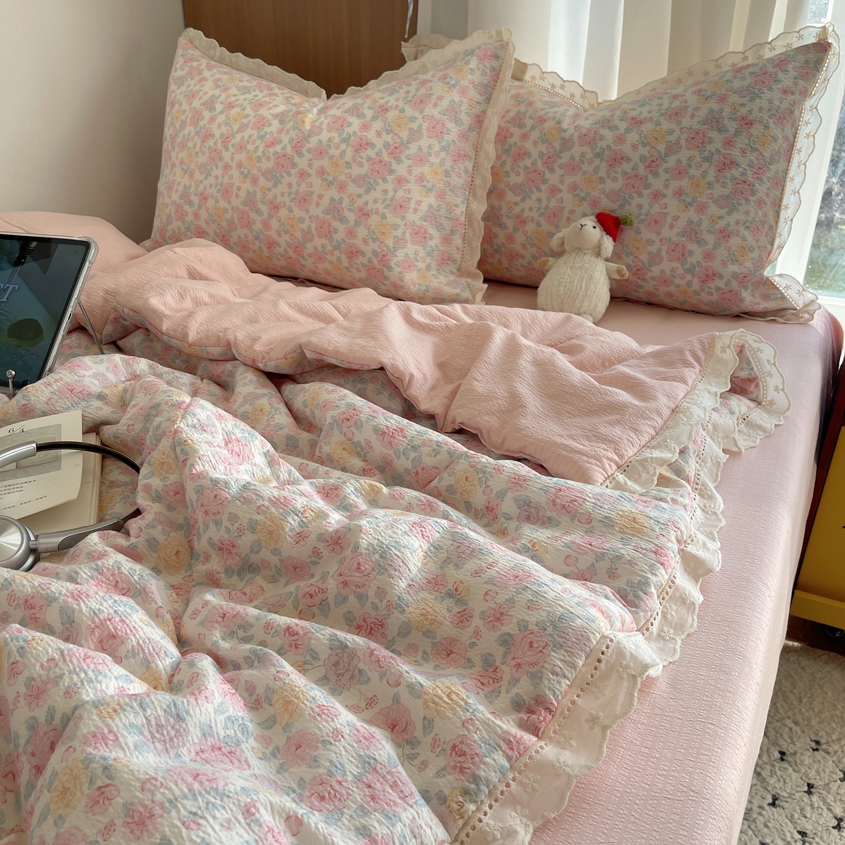 91家纺网 家纺一手货源 找家纺 梵克保罗 2026春夏新款全棉纯棉花边皱皱纱单夏被夏凉被空调被夏被四件套 粉黛蔷薇