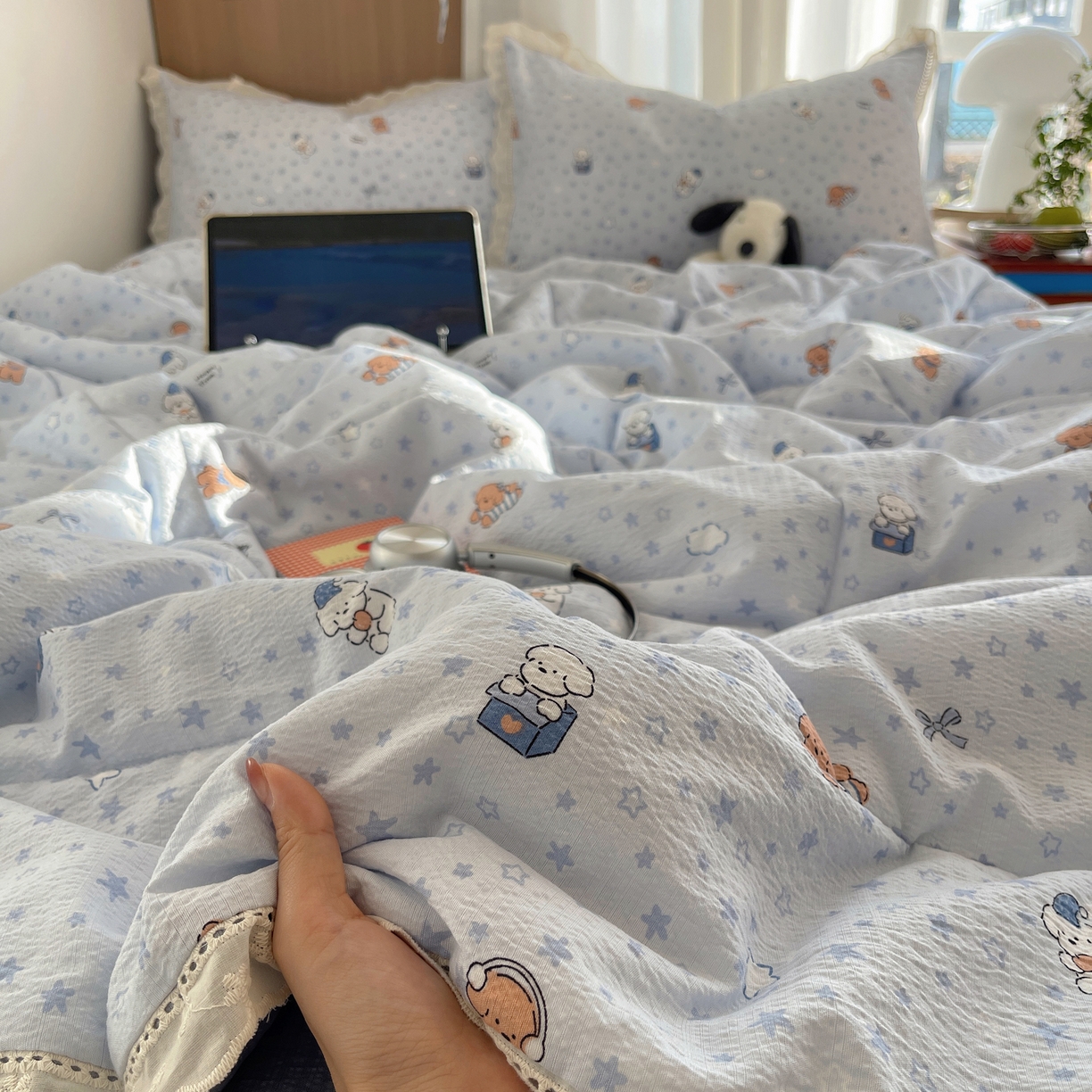 91家纺网 家纺一手货源 找家纺 梵克保罗 2026春夏新款全棉纯棉花边皱皱纱单夏被夏凉被空调被夏被四件套 蓝星狗