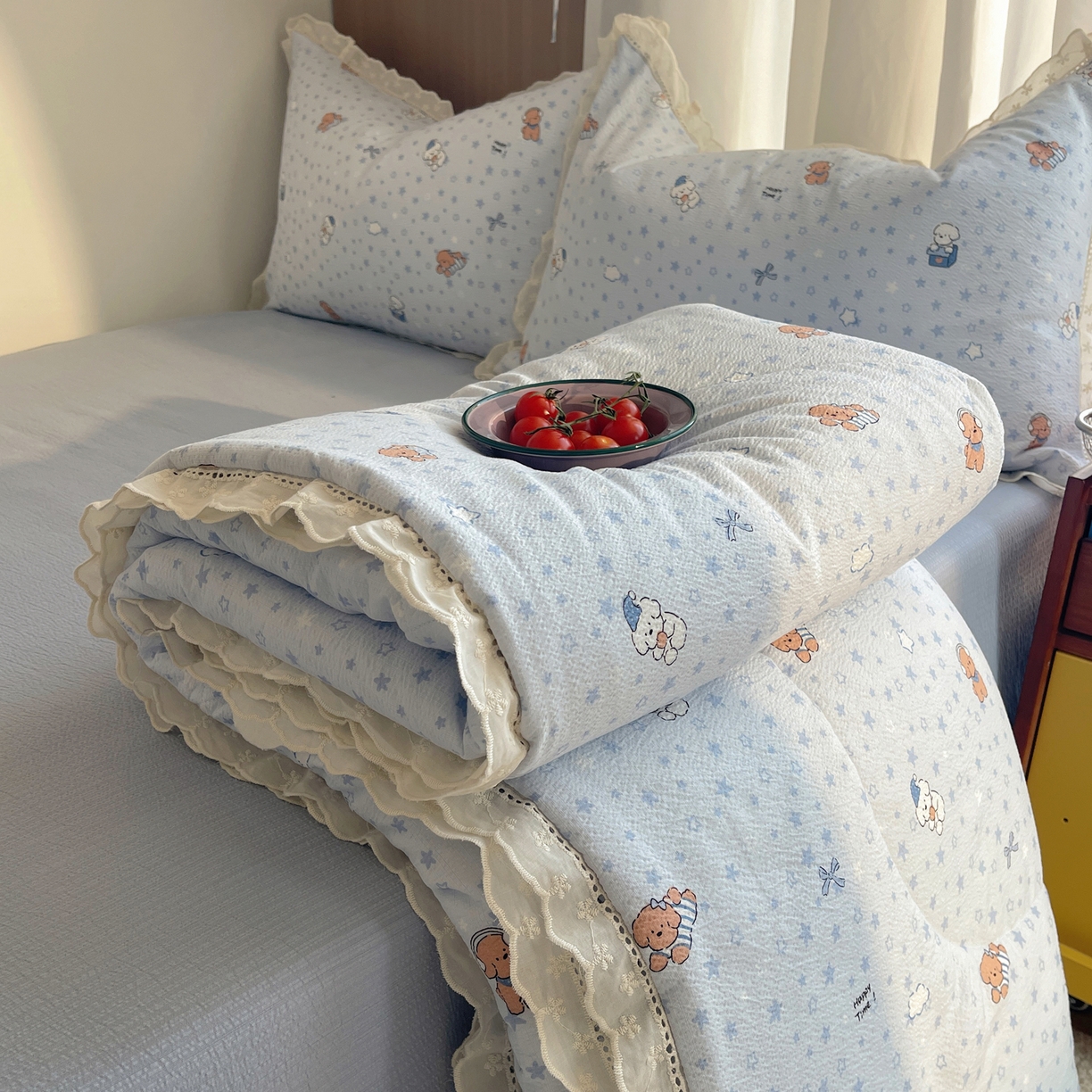 91家纺网 家纺一手货源 找家纺 梵克保罗 2026春夏新款全棉纯棉花边皱皱纱单夏被夏凉被空调被夏被四件套 蓝星狗