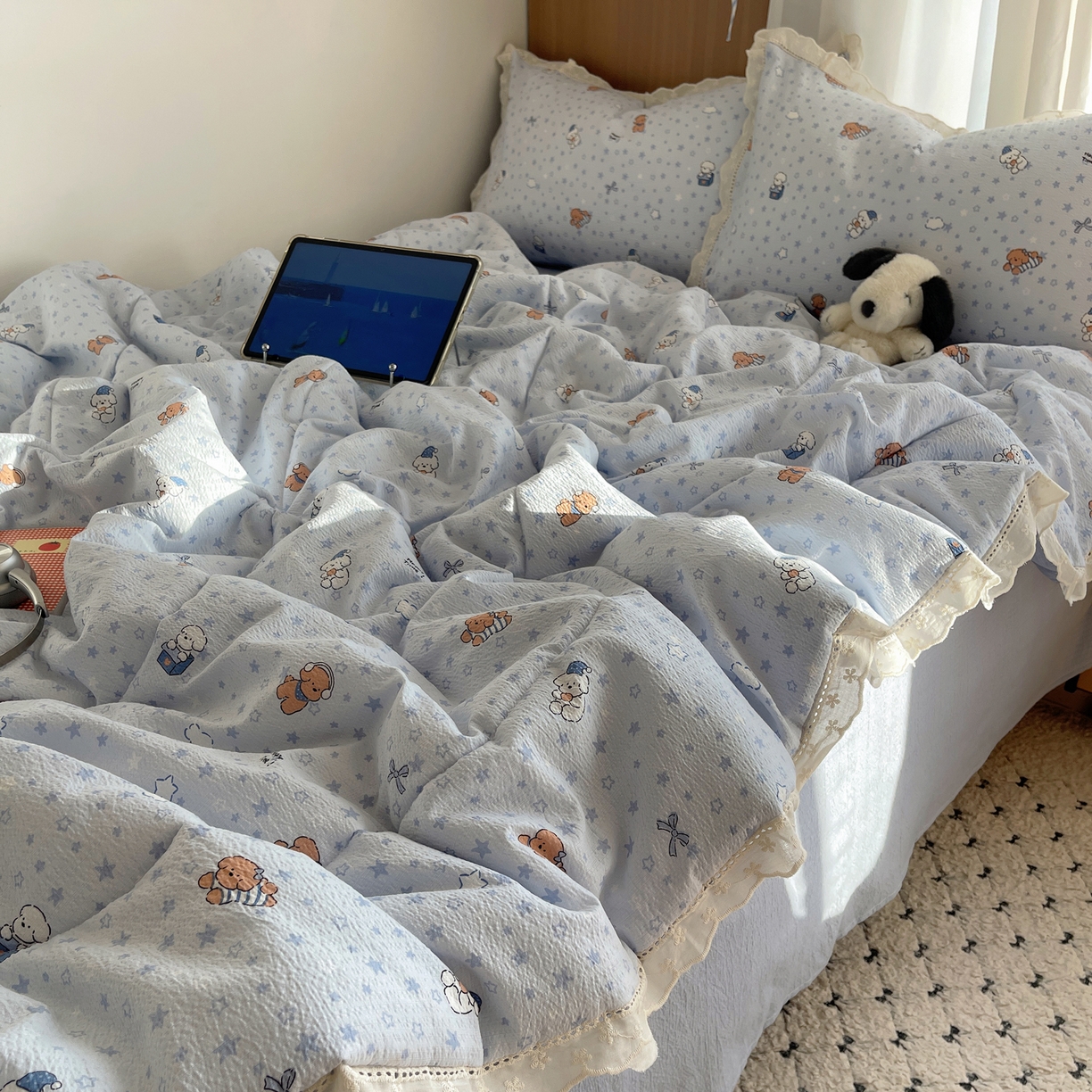 91家纺网 家纺一手货源 找家纺 梵克保罗 2026春夏新款全棉纯棉花边皱皱纱单夏被夏凉被空调被夏被四件套 蓝星狗