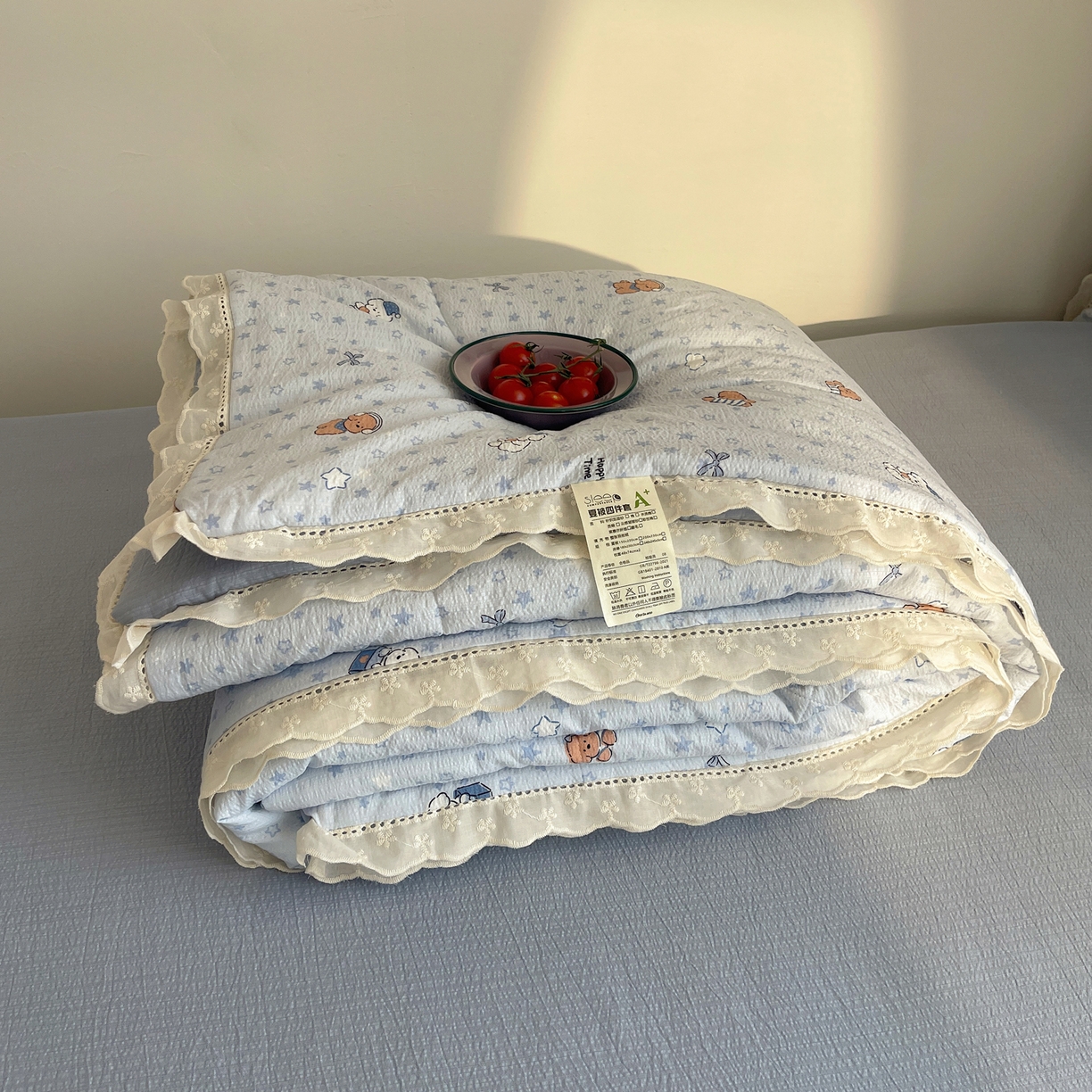 91家纺网 家纺一手货源 找家纺 梵克保罗 2026春夏新款全棉纯棉花边皱皱纱单夏被夏凉被空调被夏被四件套 蓝星狗