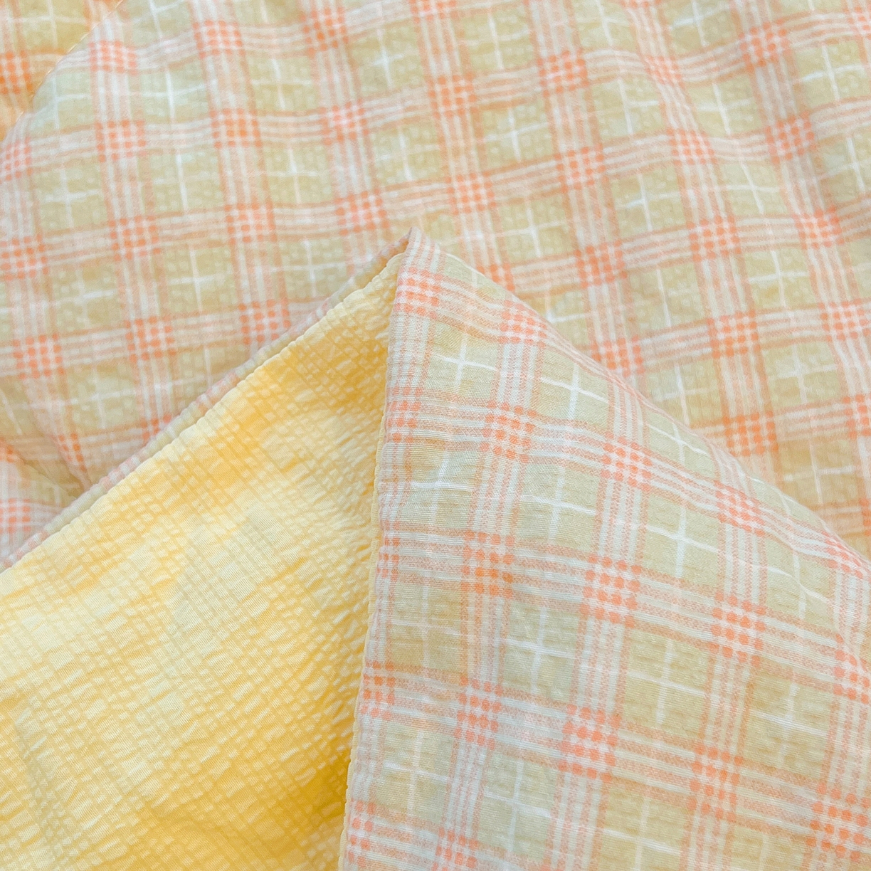 91家纺网 家纺一手货源 找家纺 老帅的工厂店 2026新款无印风泡芙棉大豆夏被 杏橘织格