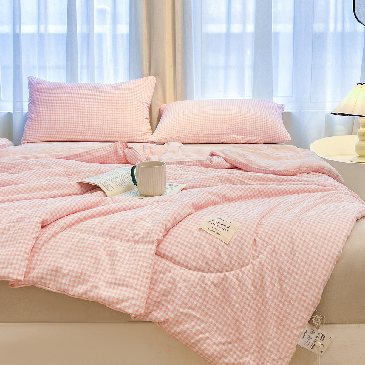 91家纺网 家纺一手货源 找家纺 老帅的工厂店 2026新款无印风泡芙棉大豆夏被 桃气小方