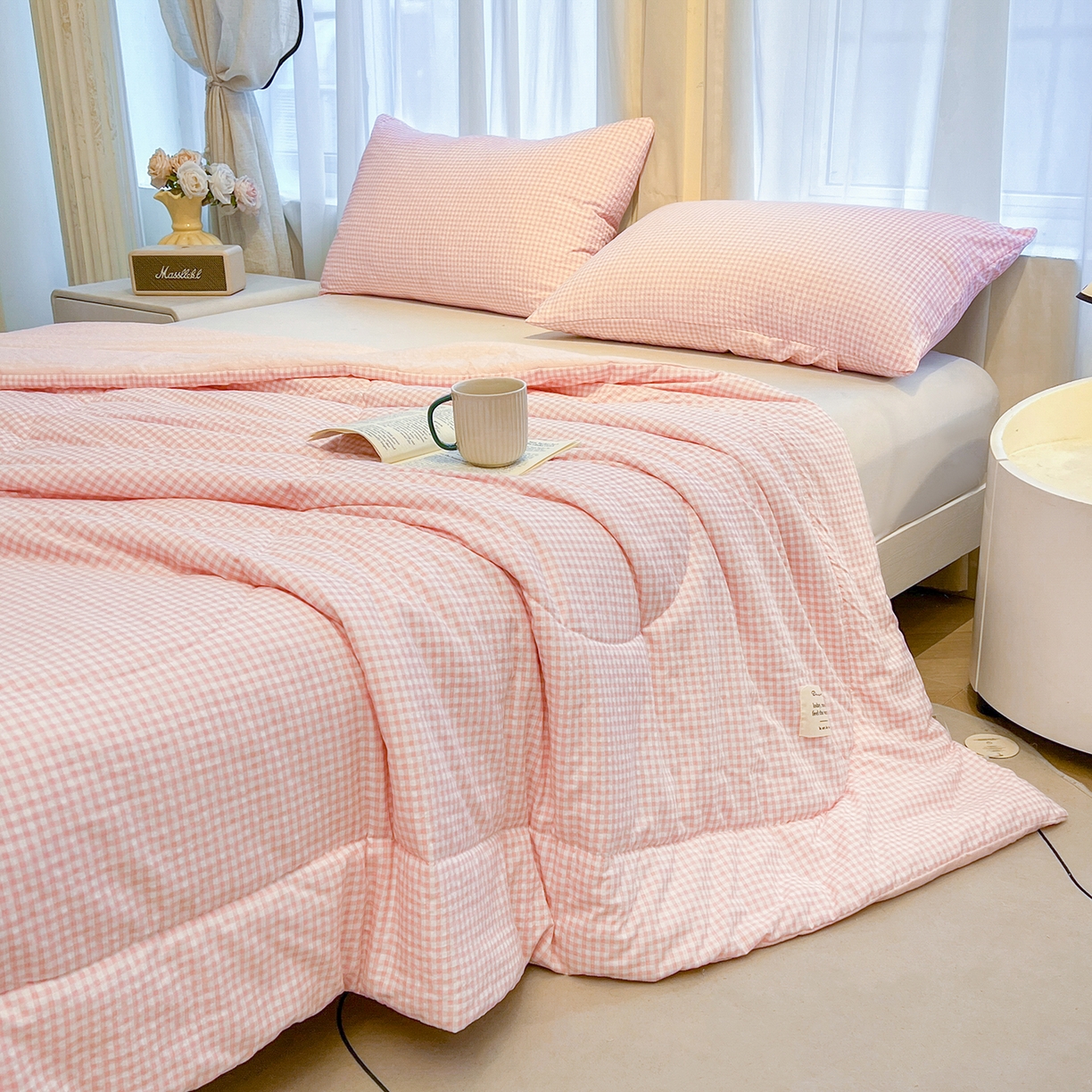 91家纺网 家纺一手货源 找家纺 老帅的工厂店 2026新款无印风泡芙棉大豆夏被 桃气小方